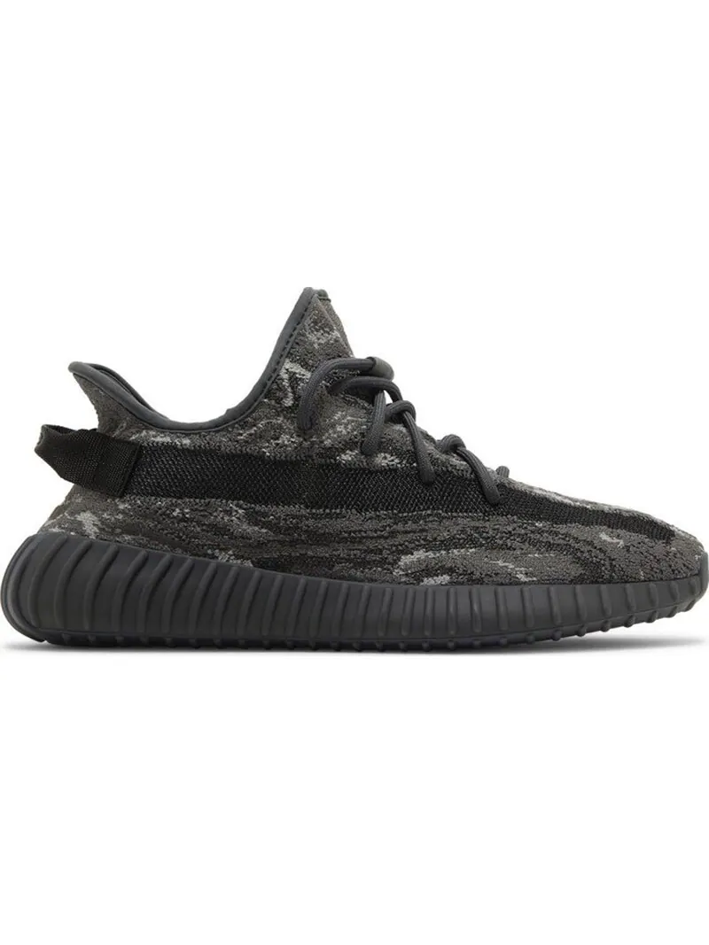 Кроссовки Adidas Yeezy Boost 350 V2 "MX Dark Salt" — изображение 1 из 5, серый