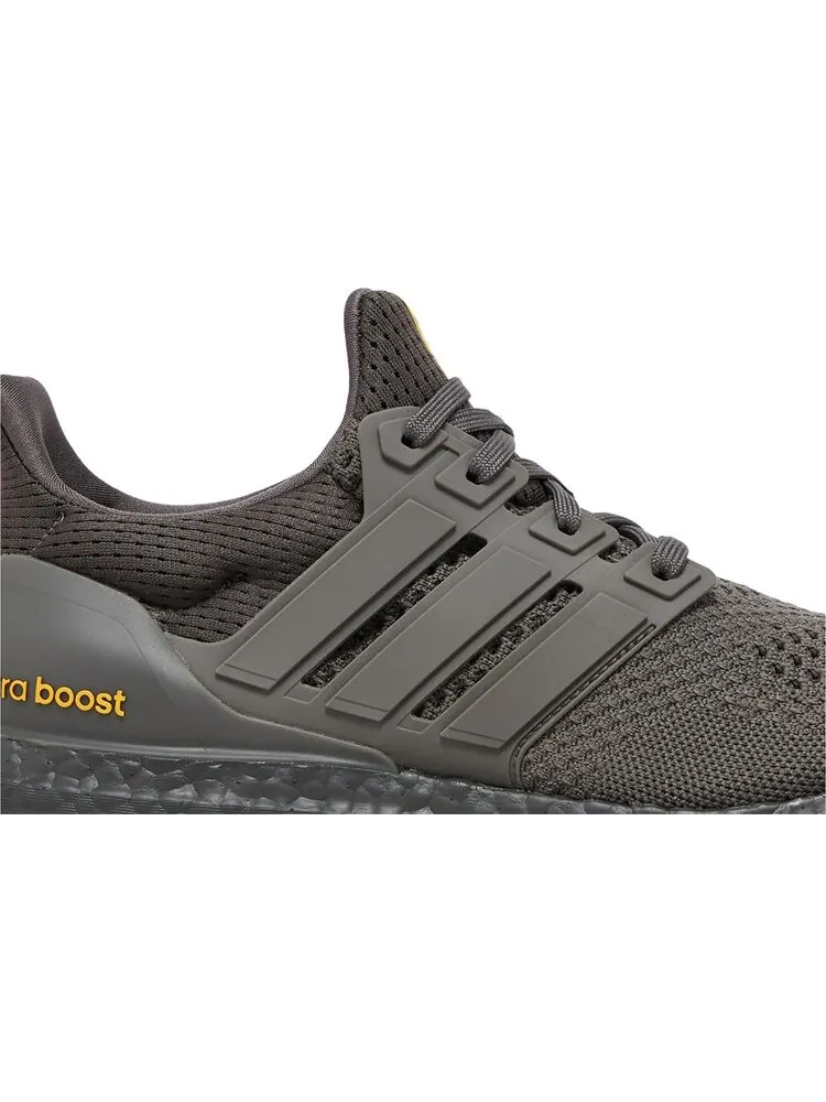 Кроссовки UltraBoost 1.0 'Charcoal Semi Spark' — изображение 2 из 4, серый