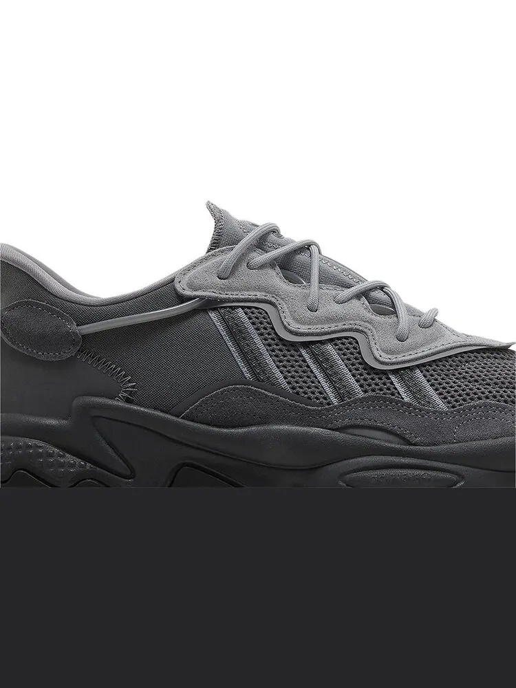 Кроссовки Ozweego 'Grey Black' — изображение 2 из 4, серый