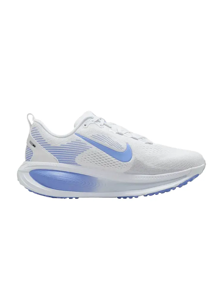 Кроссовки Nike Wmns Vomero 18 Extra Wide 'White Royal Pulse' — изображение 1 из 1, серый
