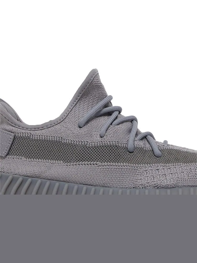Кроссовки Yeezy Boost 350 V2 'Steel Grey' — изображение 2 из 4, серый