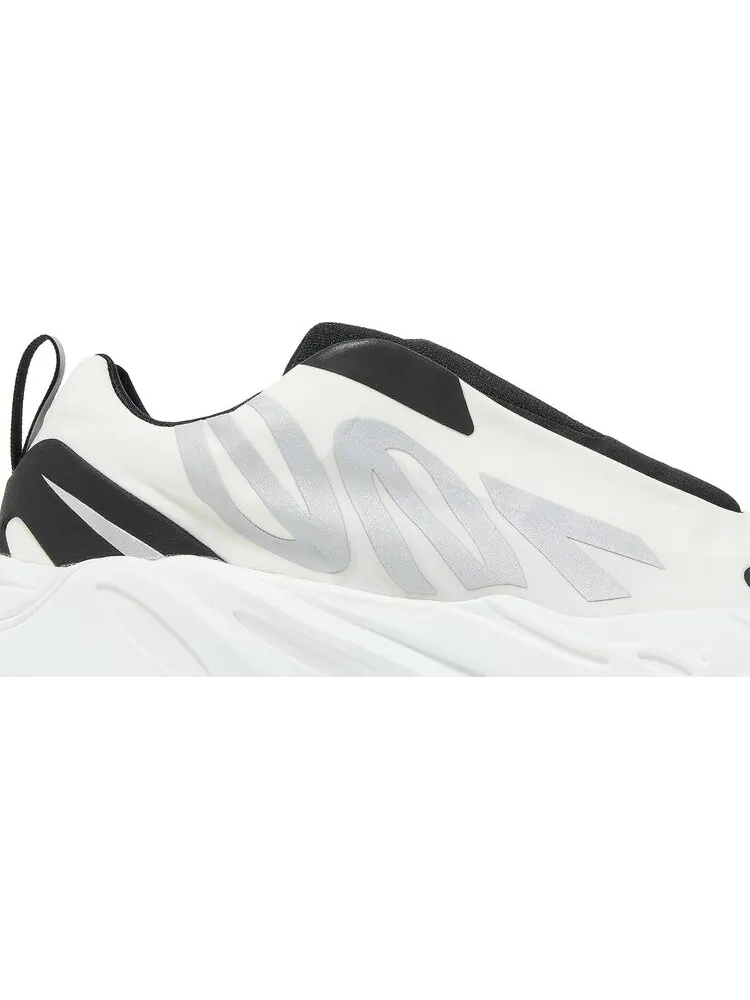 Кроссовки Adidas Yeezy Boost 700 MNVN Laceless 'Analog' — изображение 2 из 10, серый