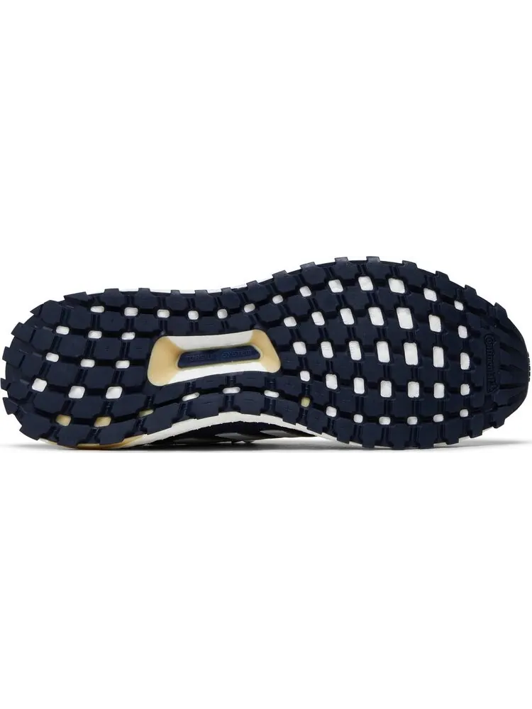 Кроссовки UltraBoost 1.0 'NCAA Pack - Georgia Tech' — изображение 4 из 4, белый