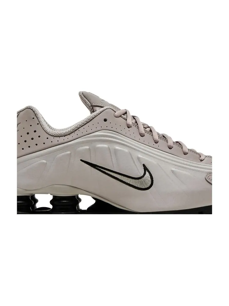 Кроссовки Shox R4 'College Grey' — изображение 2 из 8, серый