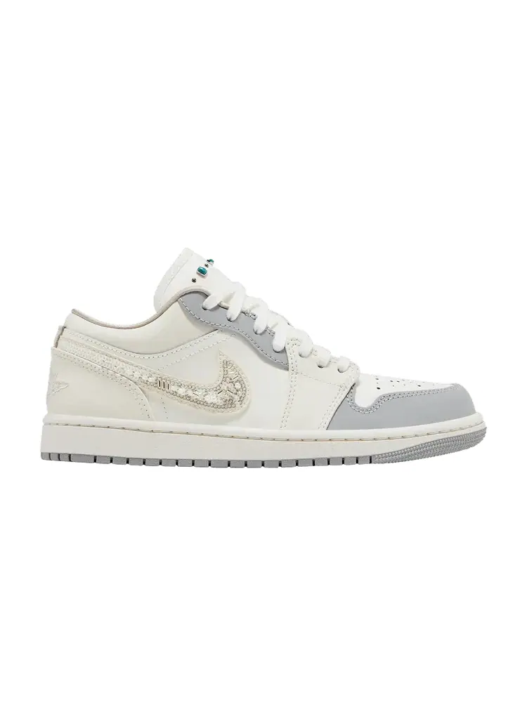 Кроссовки Air Jordan Wmns Air Jordan 1 Low 'Sail Soft Pearl Sequins' — изображение 1 из 9, черный//светлый серый