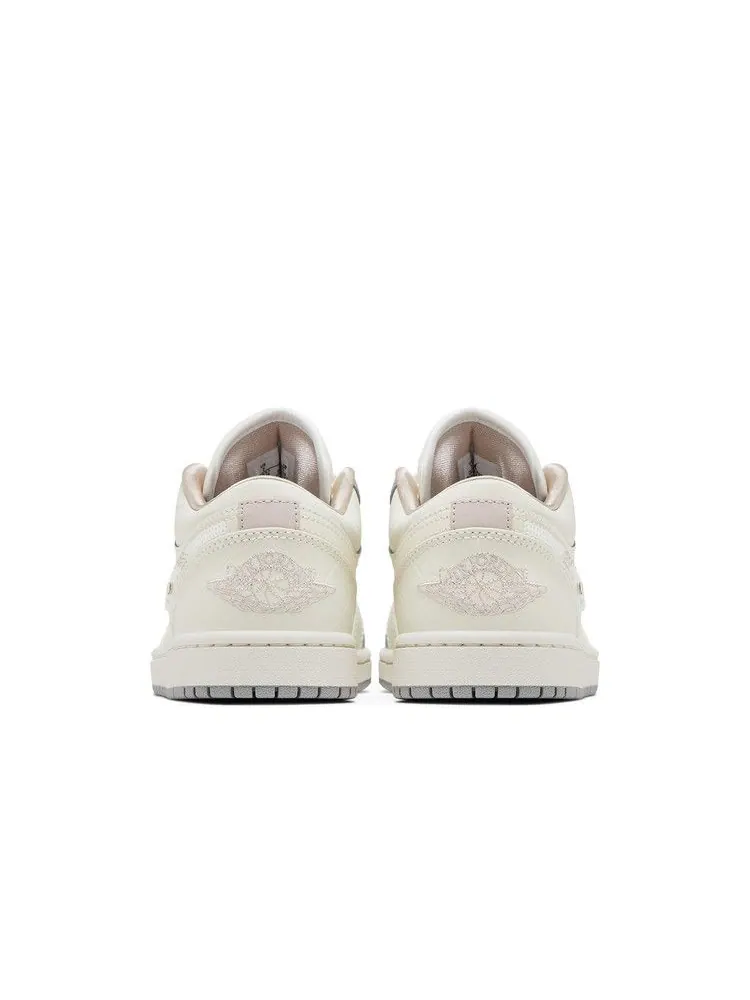 Кроссовки Air Jordan Wmns Air Jordan 1 Low 'Sail Soft Pearl Sequins' — изображение 7 из 9, черный//светлый серый