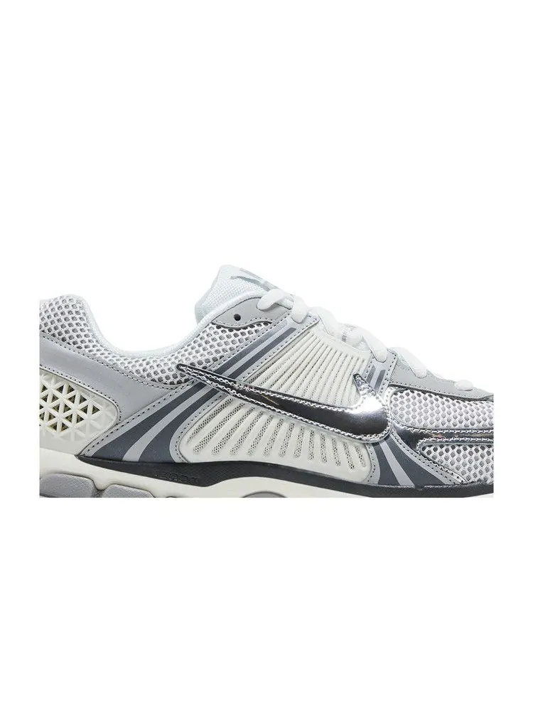 Кроссовки Nike Air Zoom Vomero 5 — изображение 2 из 8