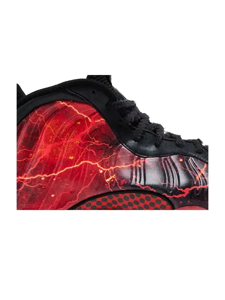 Кроссовки Stranger Things x Nike Air Foamposite One Premium QS 'Black Bright Crimson' — изображение 2 из 8, красный