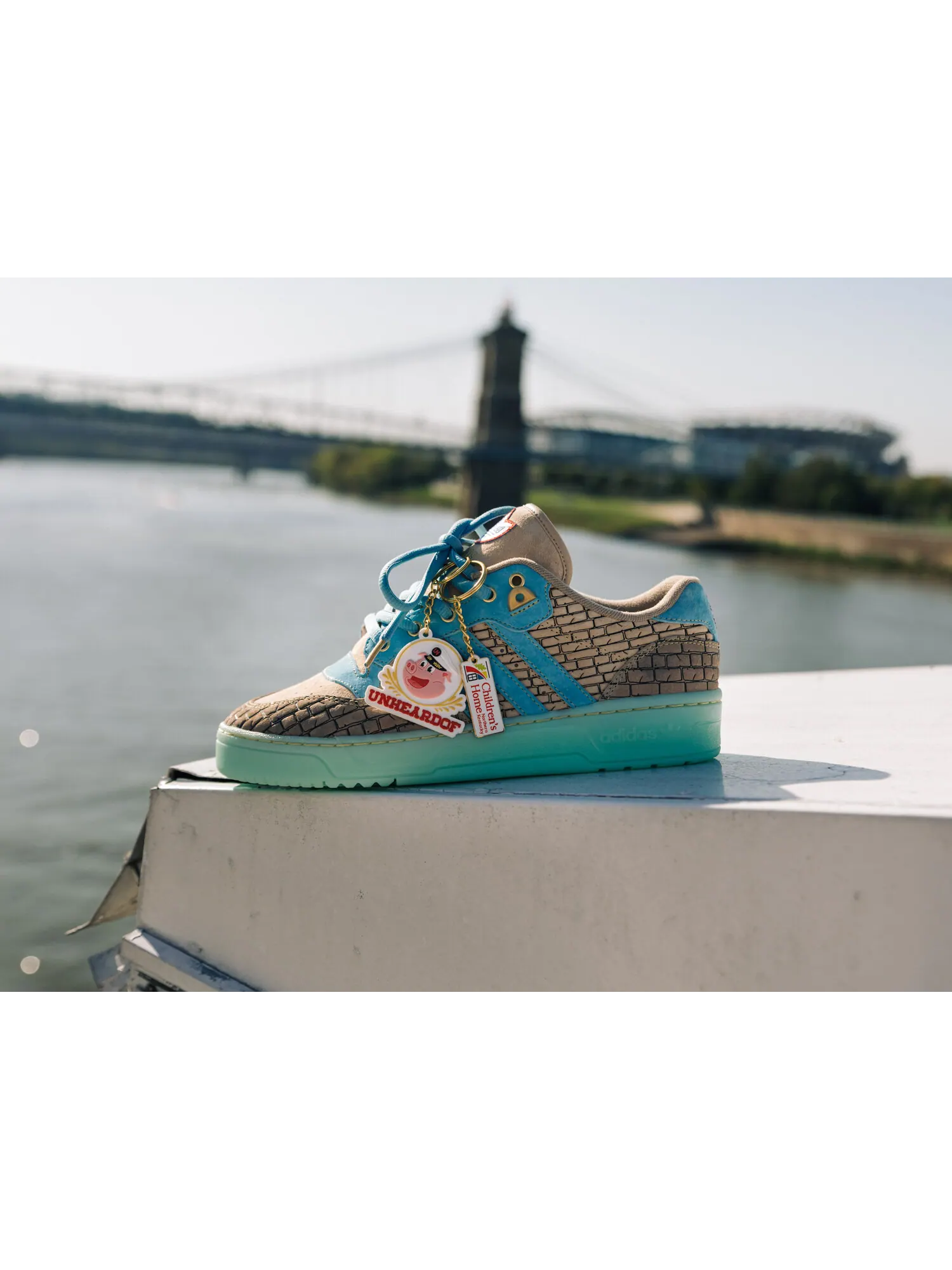Кроссовки Adidas Rivalry Low x Unheardof 'Building Bridges' — изображение 11 из 15, бежевый/голубой