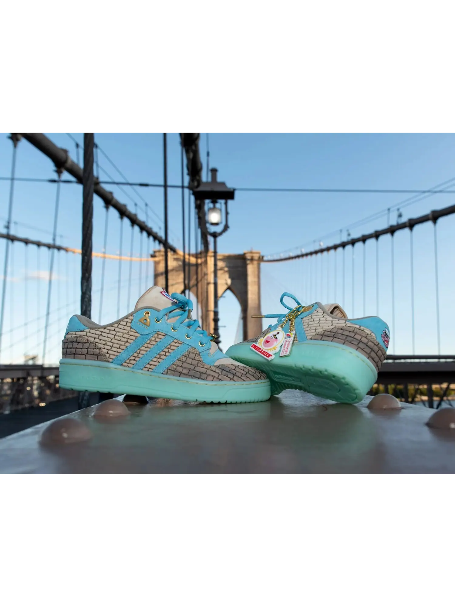 Кроссовки Adidas Rivalry Low x Unheardof 'Building Bridges' — изображение 14 из 15, бежевый/голубой
