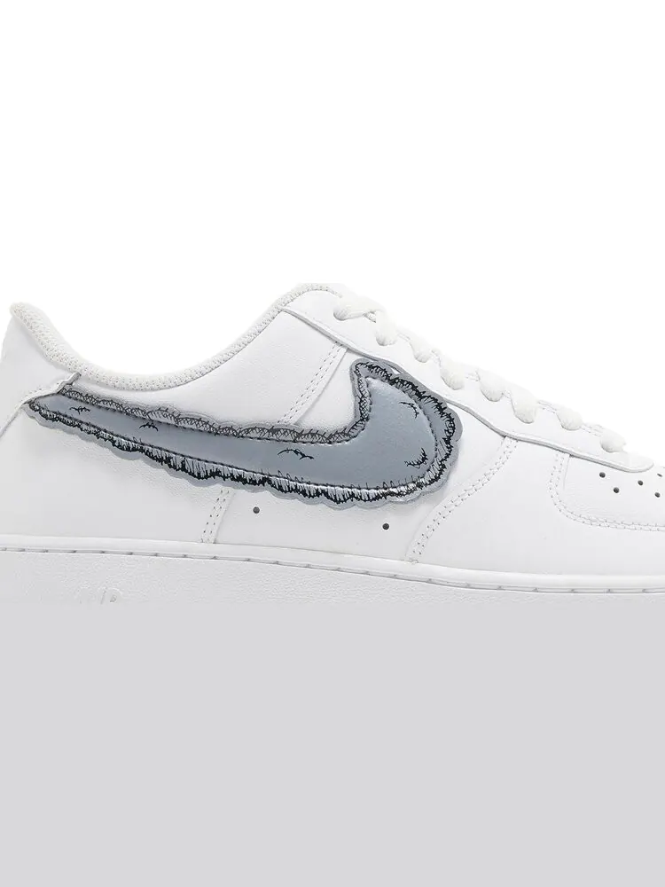 Кроссовки KAWS x Sky High Farm Workwear x Air Force 1 'White' — изображение 2 из 4, белый