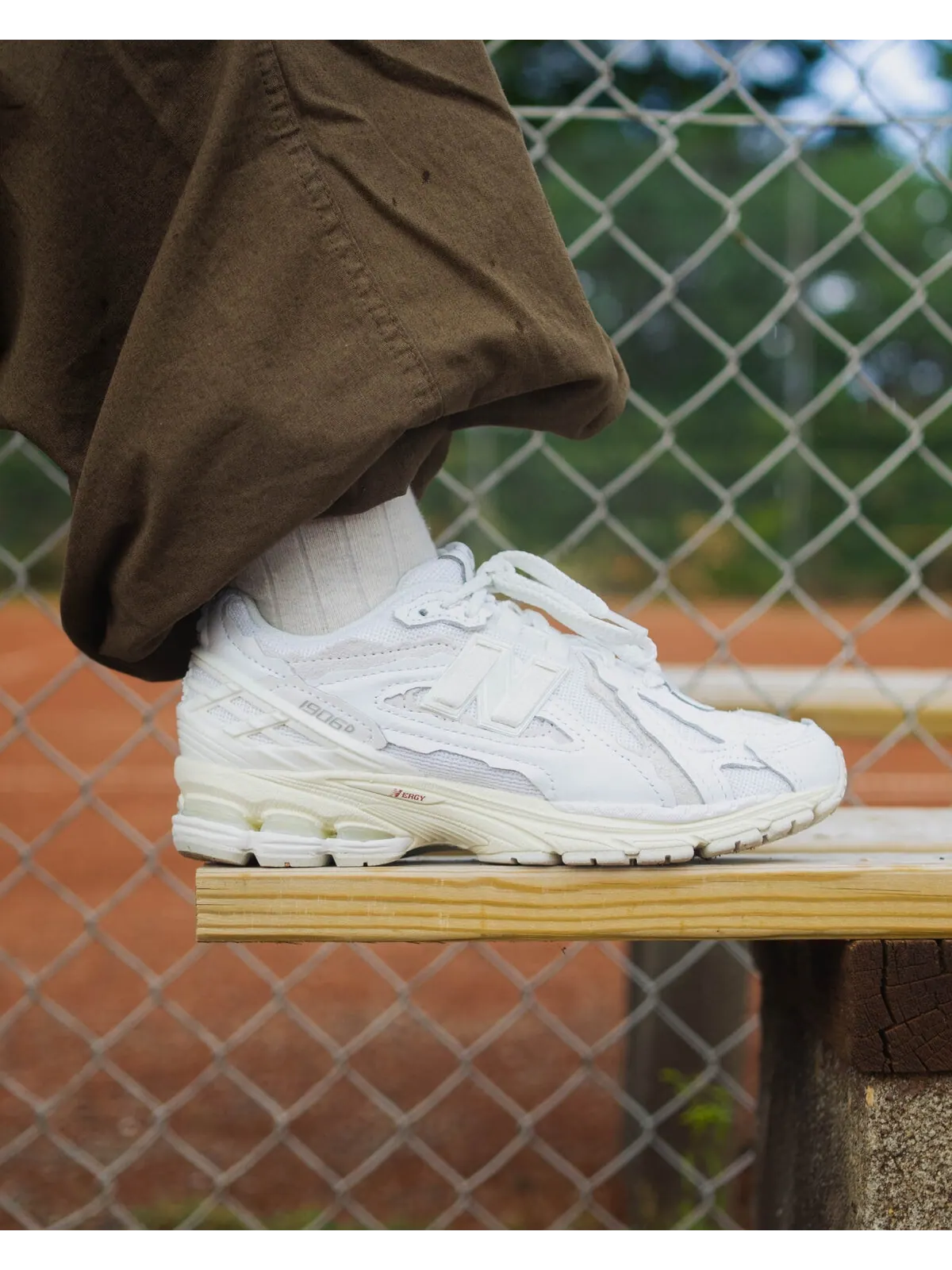 Кроссовки 1906D 'Protection Pack - White Turtledove' — изображение 2 из 8, белый