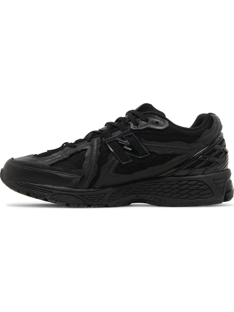 Кроссовки 1906D 'Protection Pack - Triple Black' — изображение 3 из 4, черный