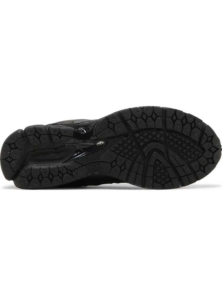 Кроссовки 1906D 'Protection Pack - Triple Black' — изображение 4 из 4, черный