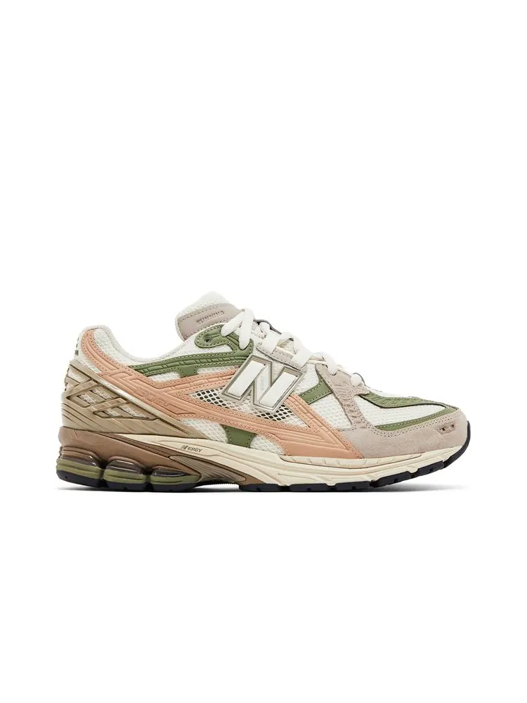 Кроссовки New Balance 1906U Linen Dark Olivine — изображение 1 из 6, зеленый