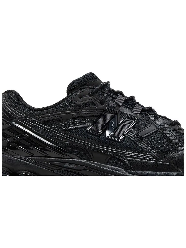 Кроссовки New Balance 1906U 'Triple Black' — изображение 2 из 8, черный