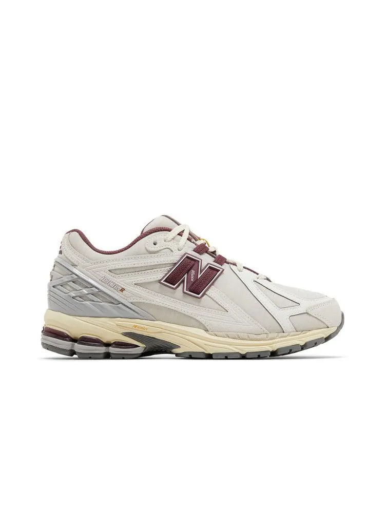 Кроссовки New Balance 1906R 'White Burgundy' — изображение 2 из 9, белый/бордовый