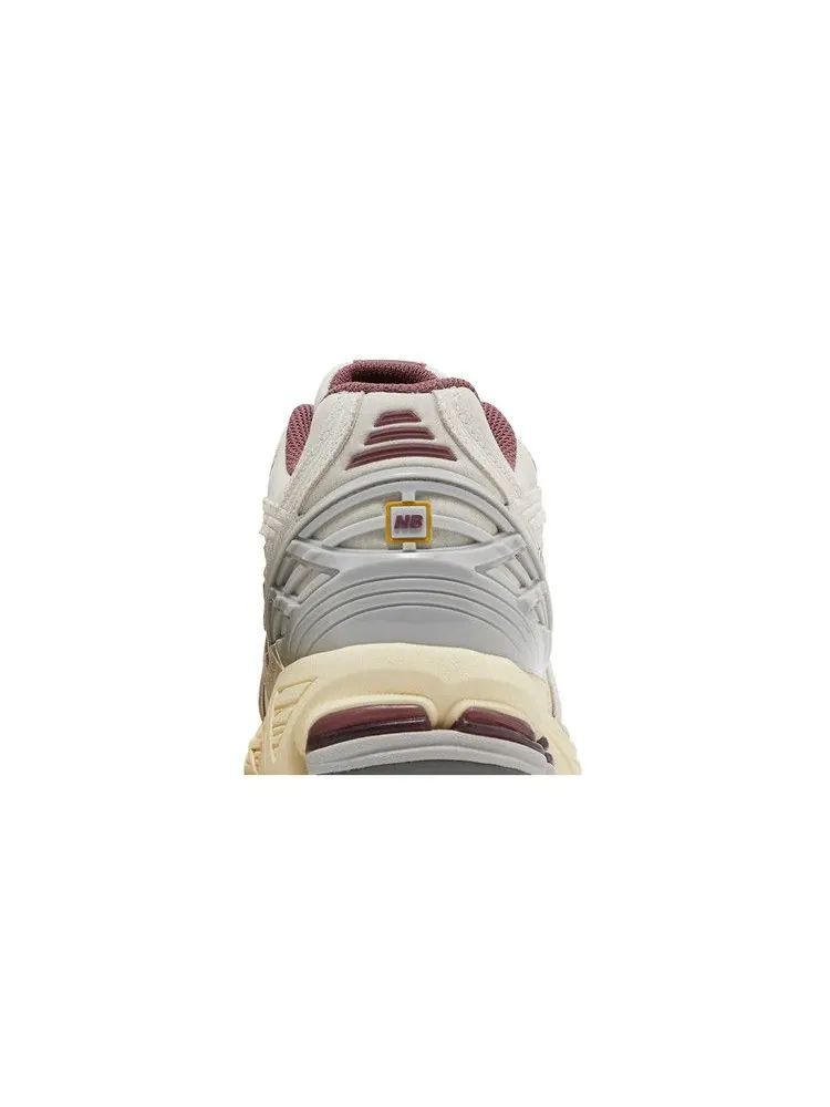 Кроссовки New Balance 1906R 'White Burgundy' — изображение 8 из 9, белый/бордовый