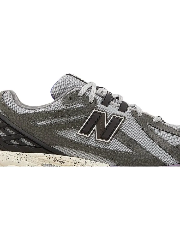 Кроссовки New Balance atmos x 1906R 'Tokyo Dimension' — изображение 2 из 8, серый