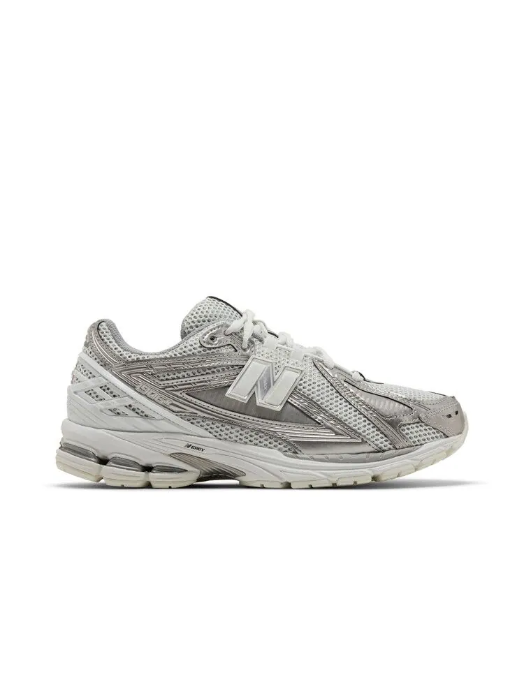 Кроссовки New Balance 1906R 'Silver' — изображение 2 из 9, серебристый/белый