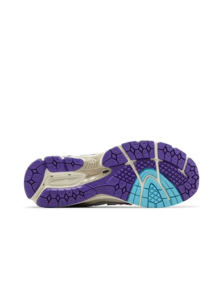 Кроссовки New Balance 1906R 'Hornets' — изображение 5 из 9, белый/синий/фиолетовый