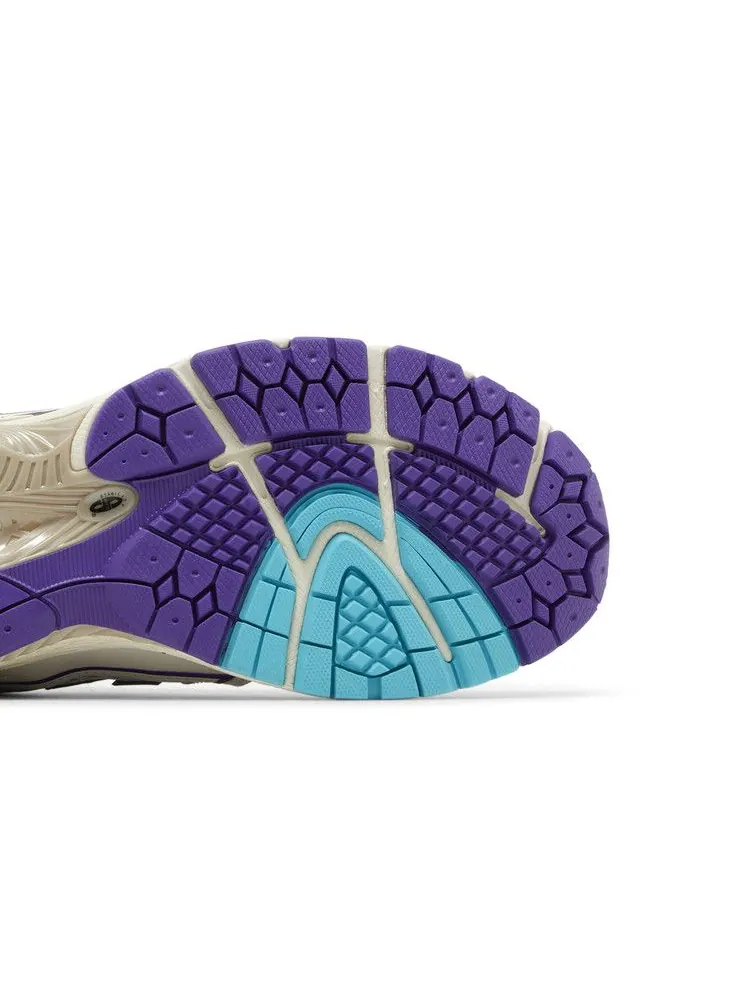 Кроссовки New Balance 1906R 'Hornets' — изображение 6 из 9, белый/синий/фиолетовый