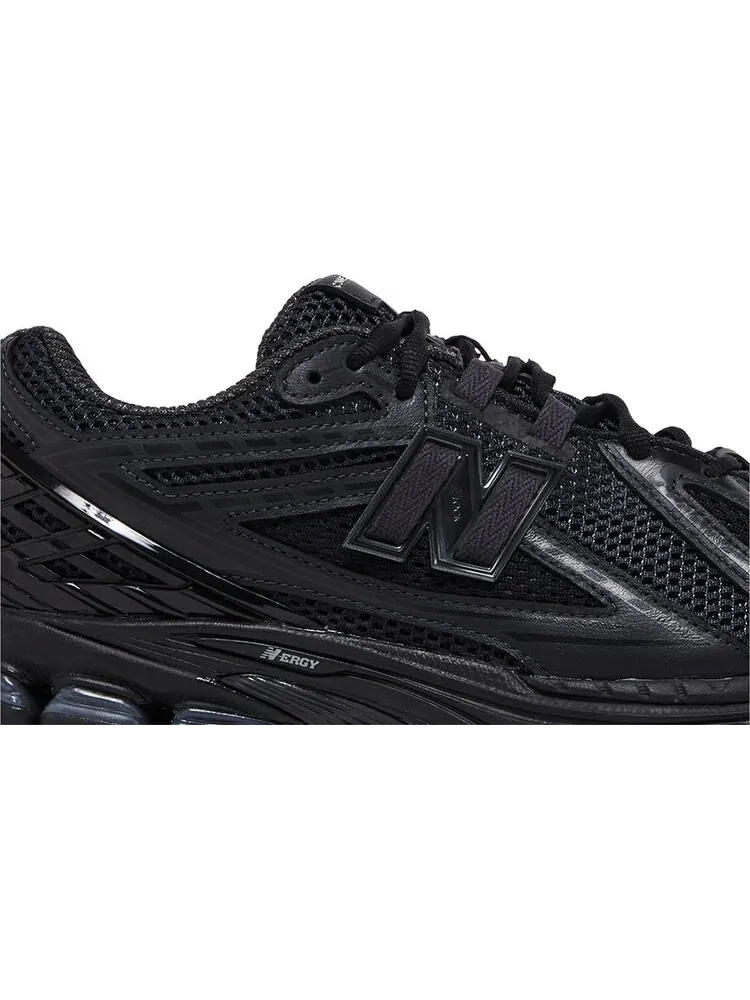 Кроссовки Comme des Garçons Homme x 1906R 'Black' — изображение 2 из 4, черный