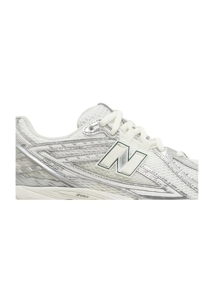 Кроссовки New Balance 1906R — изображение 2 из 4, серебряный