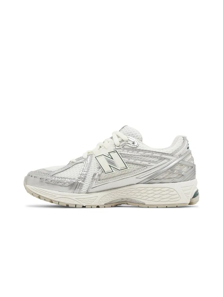 Кроссовки New Balance 1906R — изображение 3 из 4, серебряный