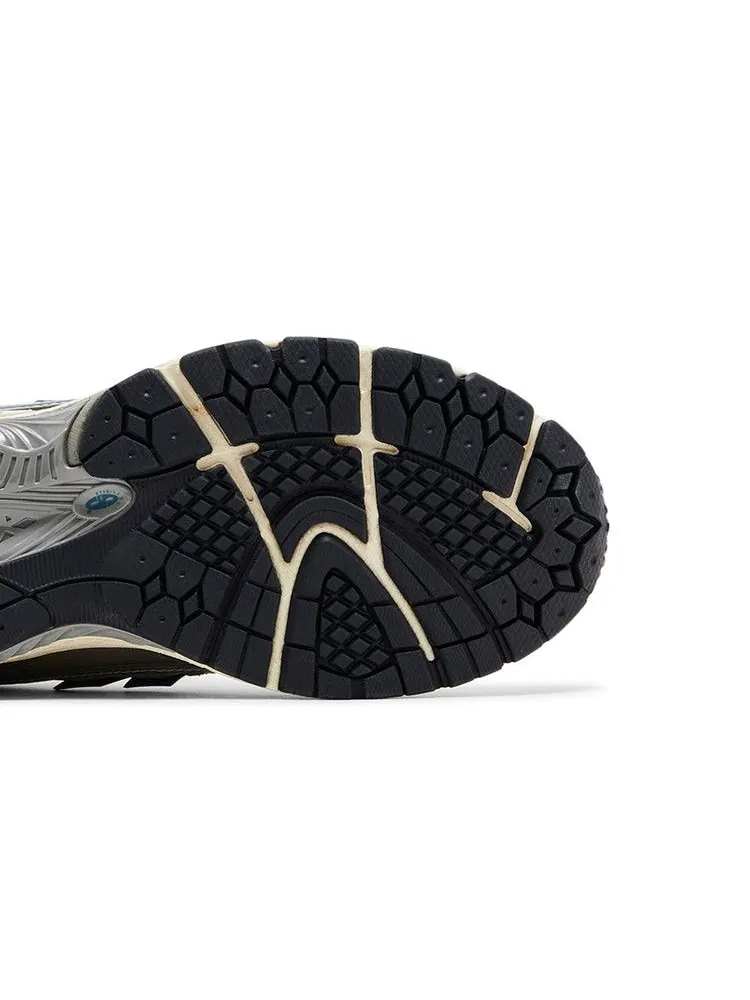 Кроссовки New Balance 1906R 'Silver Metallic Terrarium' — изображение 6 из 9, серебристый металлик