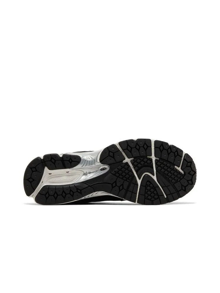 Кроссовки New Balance 1906R 'Black White' — изображение 5 из 9, черный/белый