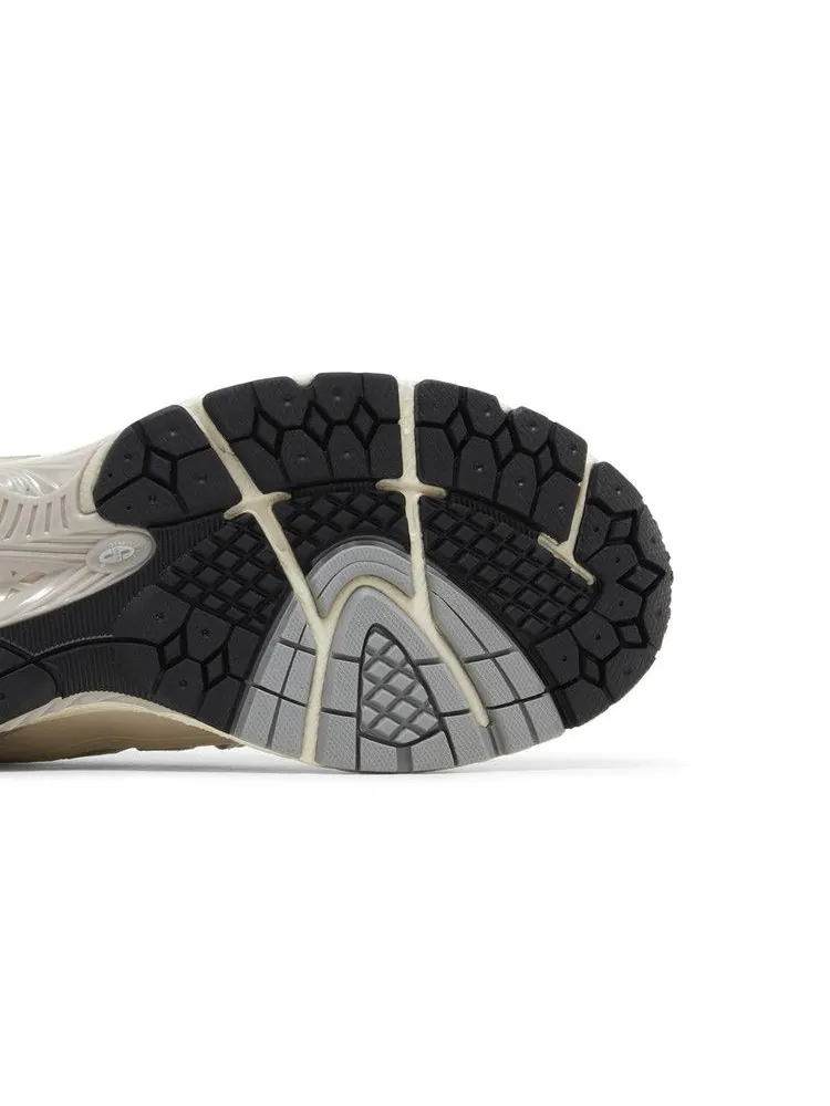 Кроссовки New Balance 1906R 'Beige Grey' — изображение 6 из 9, кремовый