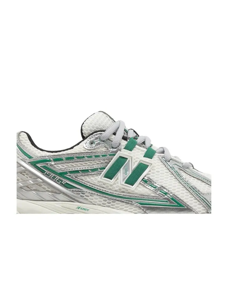 Кроссовки New Balance 1906R — изображение 2 из 4, белый