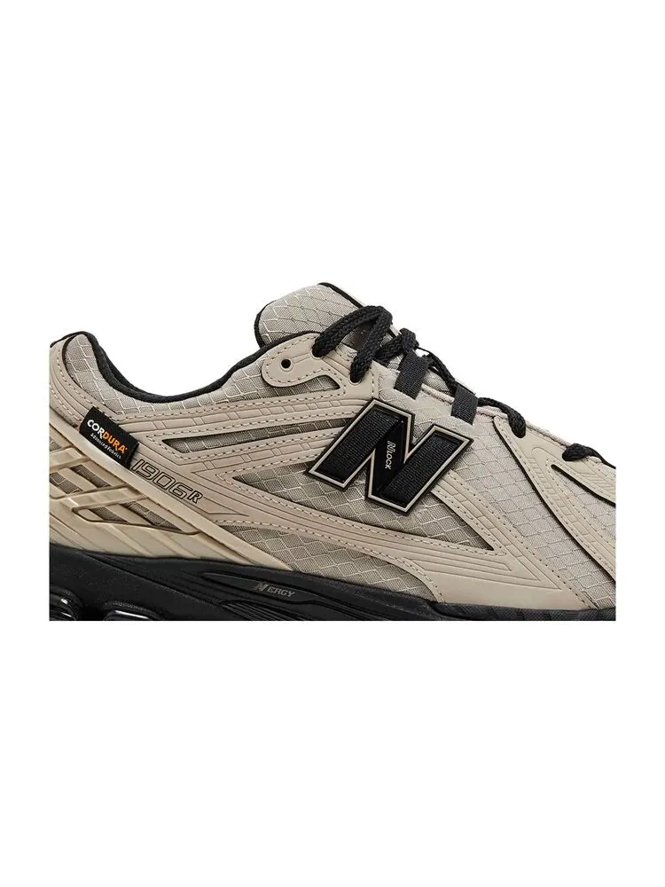 Кроссовки New Balance 1906R Light Mushroom Black — изображение 2 из 6, светлый черный