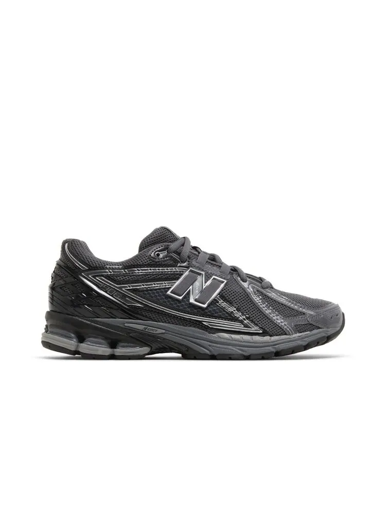 Кроссовки New Balance 1906R — изображение 1 из 4, серый
