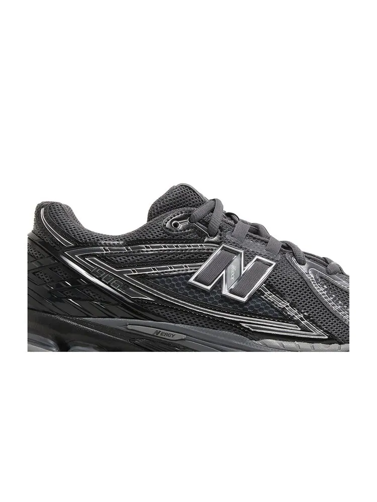 Кроссовки New Balance 1906R — изображение 2 из 4, серый