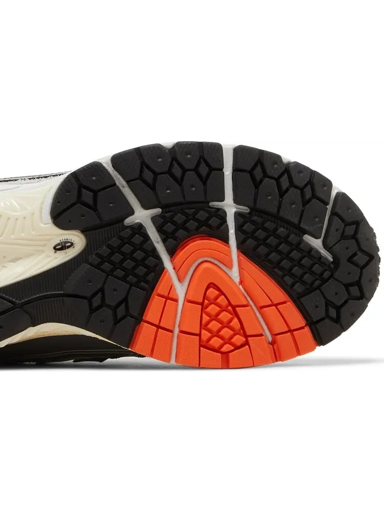 Кроссовки New Balance INVINCIBLE x N.HOOLYWOOD x 1906R 'Grey Swan' — изображение 5 из 8, серый