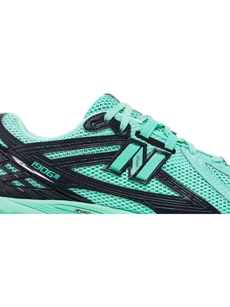 Кроссовки size? x 1906R 'Mint Green Black' — изображение 2 из 4, зеленый