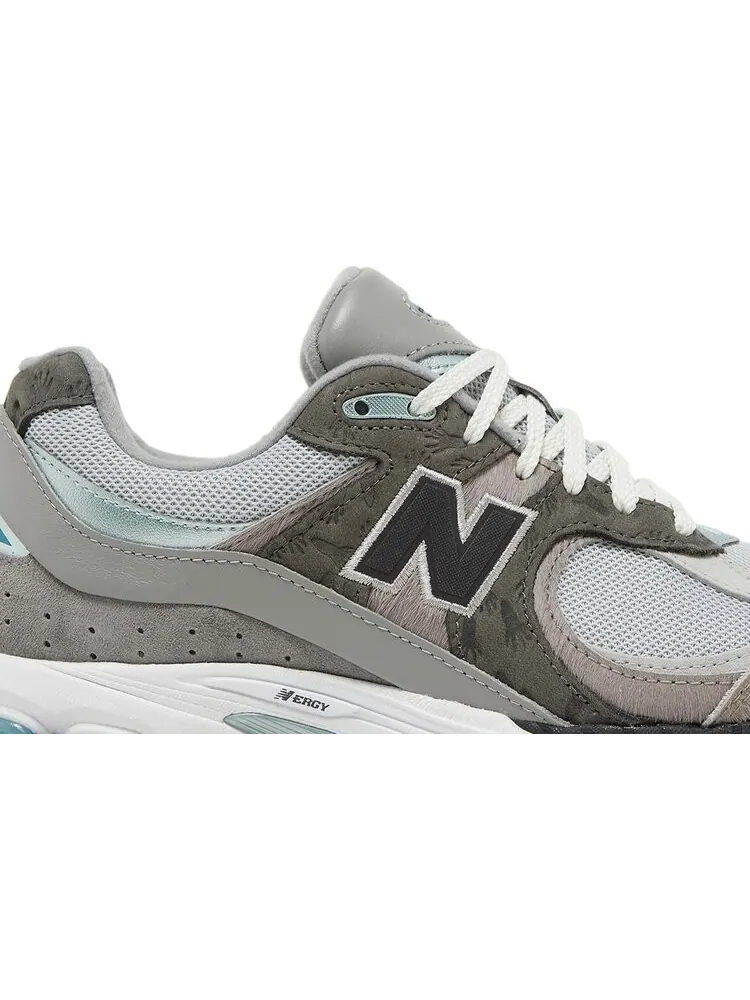 Кроссовки New Balance atmos x 2002R 'Shibuya Rat' — изображение 2 из 8, белый