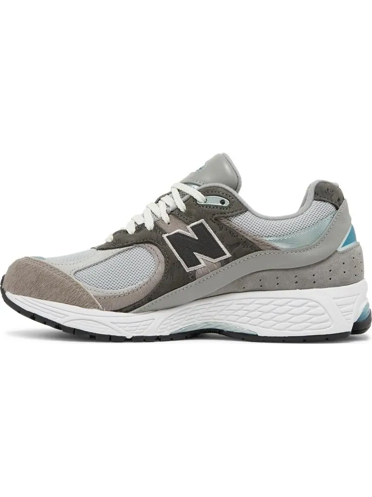 Кроссовки New Balance atmos x 2002R 'Shibuya Rat' — изображение 3 из 8, белый