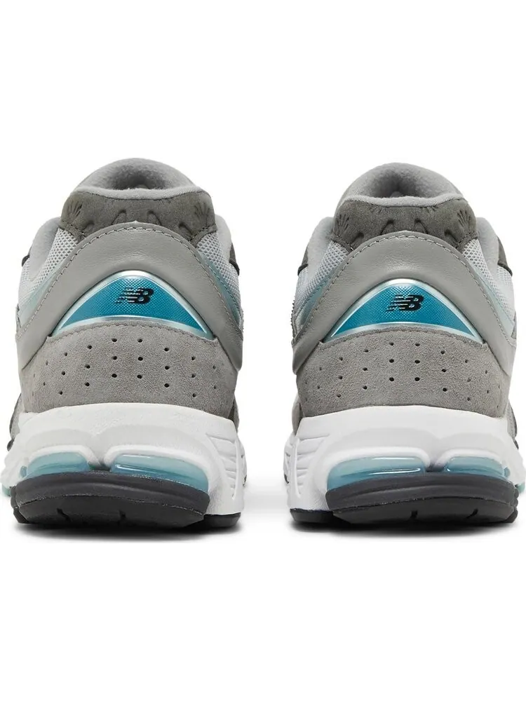 Кроссовки New Balance atmos x 2002R 'Shibuya Rat' — изображение 6 из 8, белый