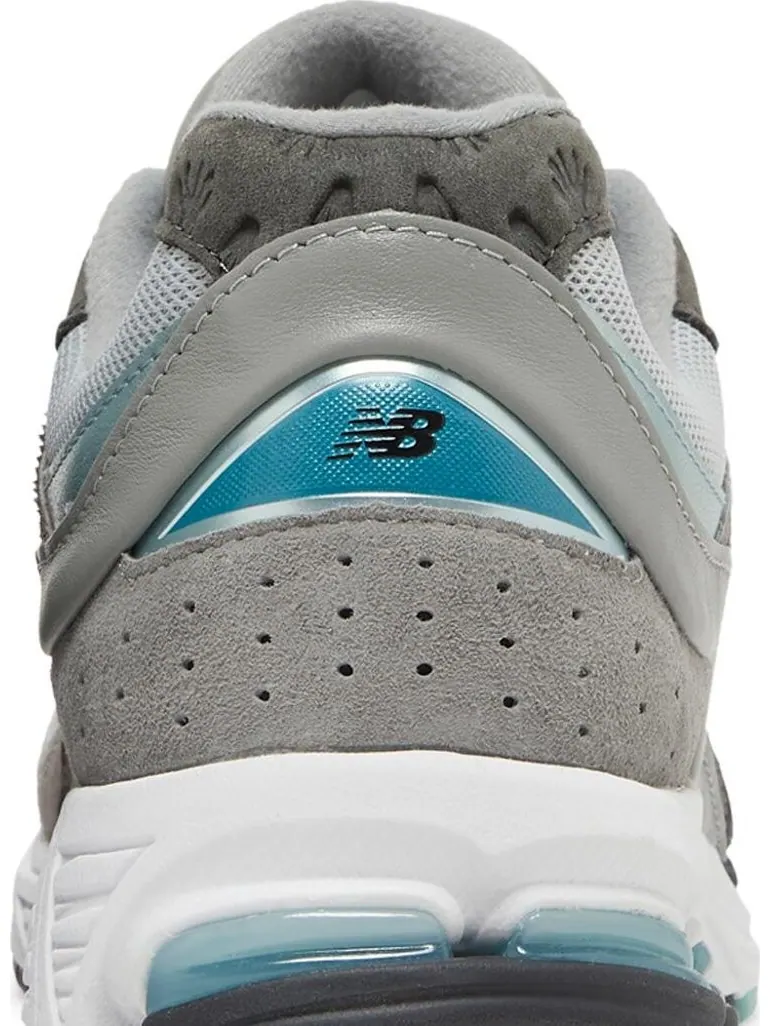 Кроссовки New Balance atmos x 2002R 'Shibuya Rat' — изображение 7 из 8, белый