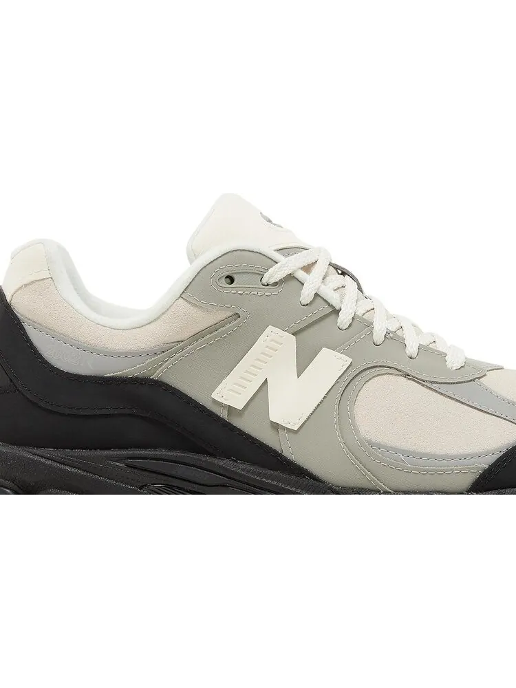 Кроссовки New Balance The Basement x 2002R 'Stone Grey' — изображение 2 из 8, серый