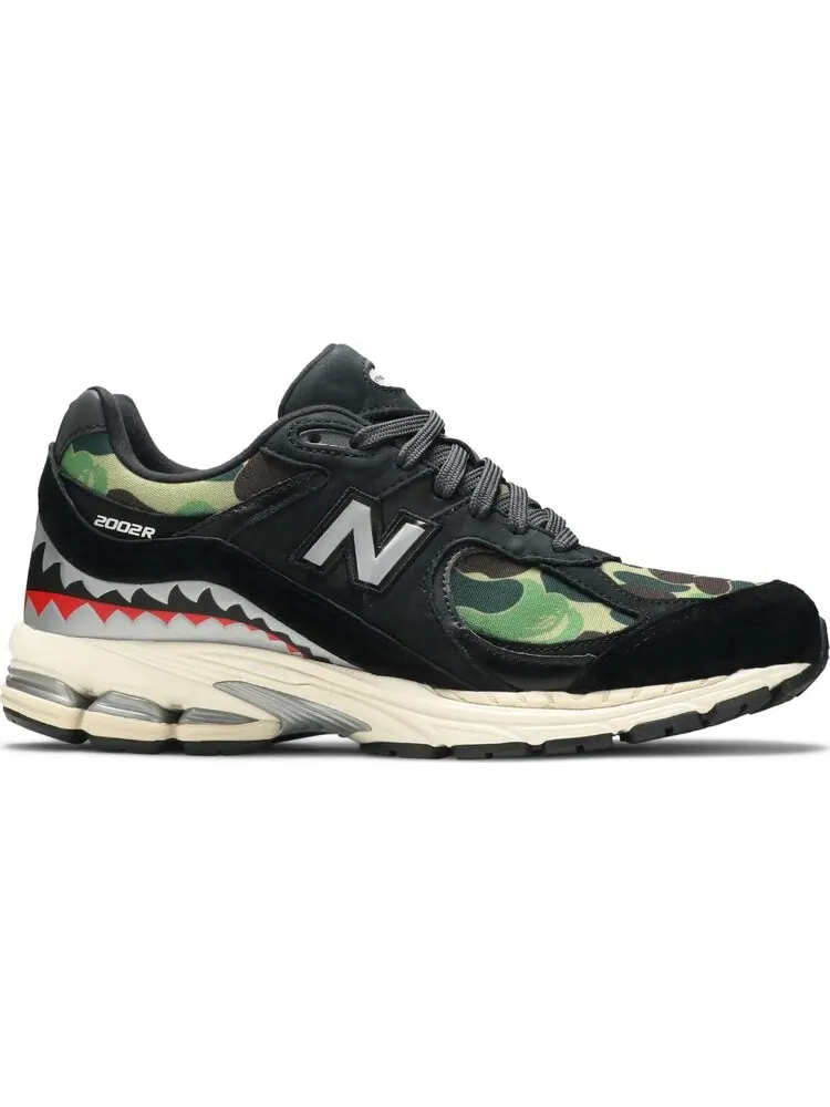 Кроссовки New Balance BAPE x 2002R 'Apes Together Strong - Black Camo' — изображение 1 из 8, черный