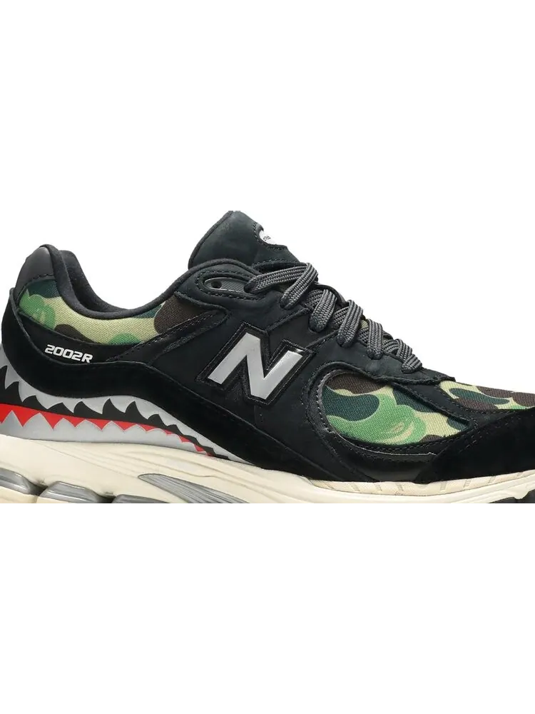 Кроссовки New Balance BAPE x 2002R 'Apes Together Strong - Black Camo' — изображение 2 из 8, черный