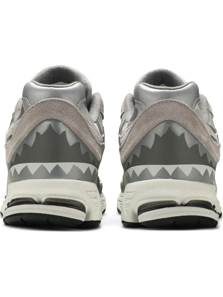 Кроссовки New Balance BAPE x 2002R 'Apes Together Strong - Grey Camo' — изображение 6 из 8, серый