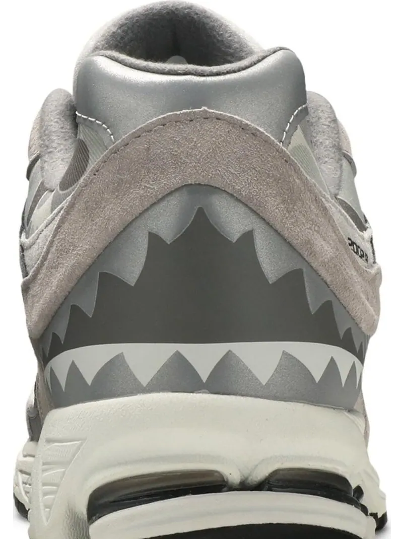 Кроссовки New Balance BAPE x 2002R 'Apes Together Strong - Grey Camo' — изображение 7 из 8, серый