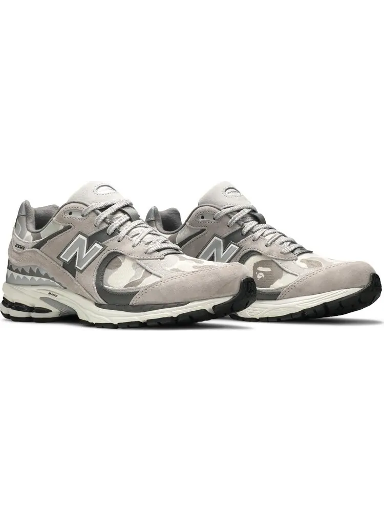 Кроссовки New Balance BAPE x 2002R 'Apes Together Strong - Grey Camo' — изображение 8 из 8, серый