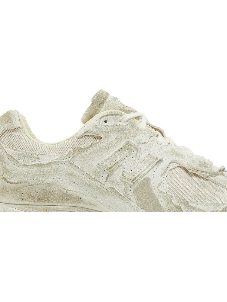 Кроссовки New Balance 2002R 'Protection Pack - Distressed' — изображение 2 из 8, белый