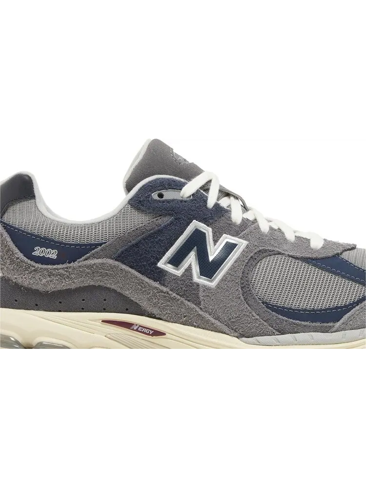 Кроссовки 2002R 'Castlerock Navy' — изображение 2 из 4, серый